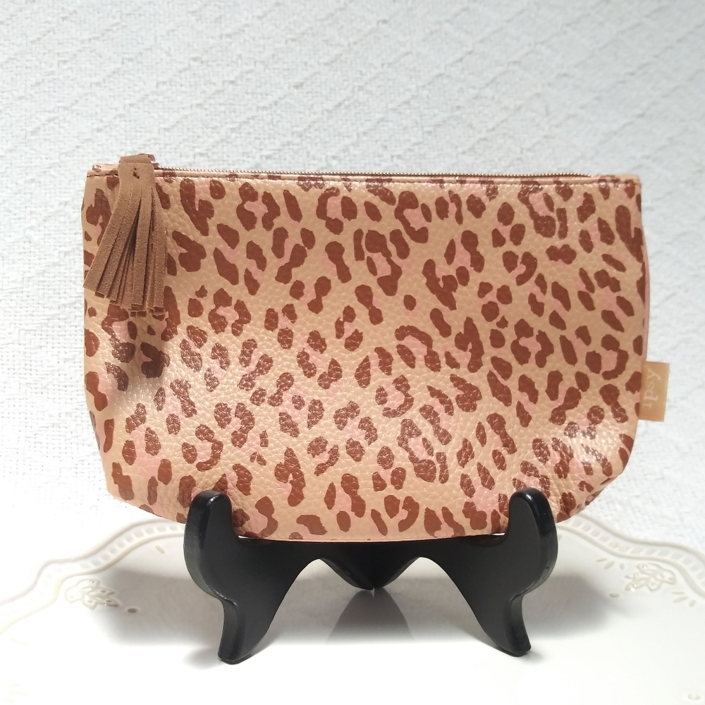 NWOT Ipsy Cheetah Makeup Bag
